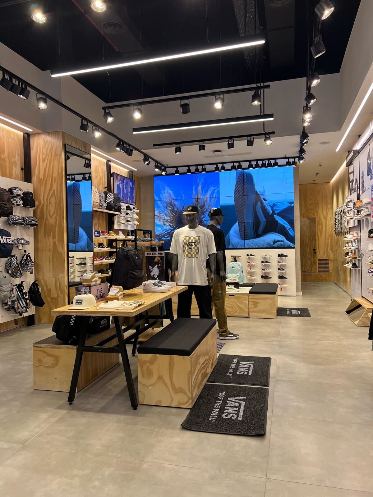 Vans Unicenter — 3.2