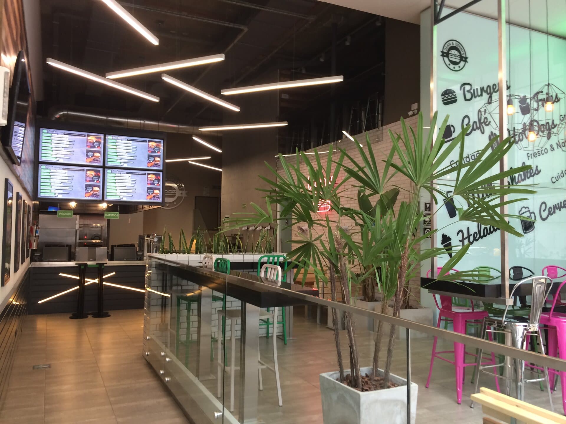 Dean & Dennys Corrientes — 2
