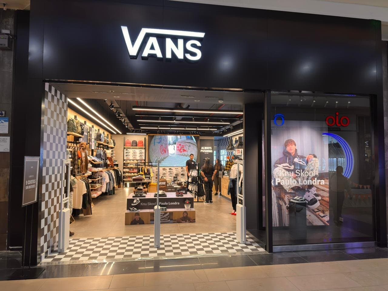 Vans Tucumán (2)